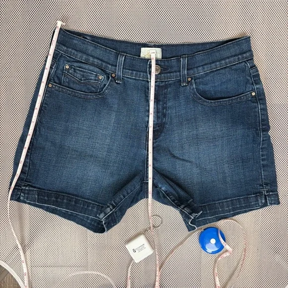 Levi’s 515 Mid-Rise Medium Wash Denim Jean Shorts Size 4 Classic Perfect Fit EUC - Picture 16 of 16